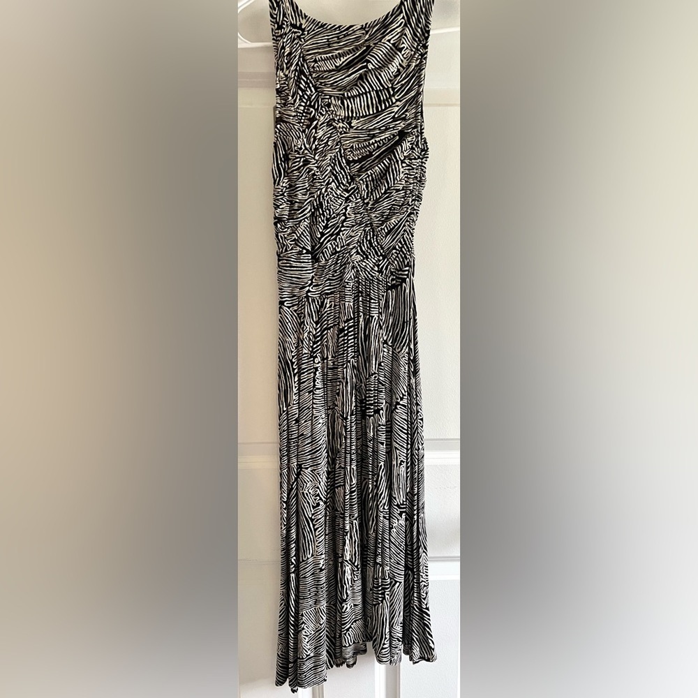 Women’s long sleeveless summer dress - Picture 2 of 3